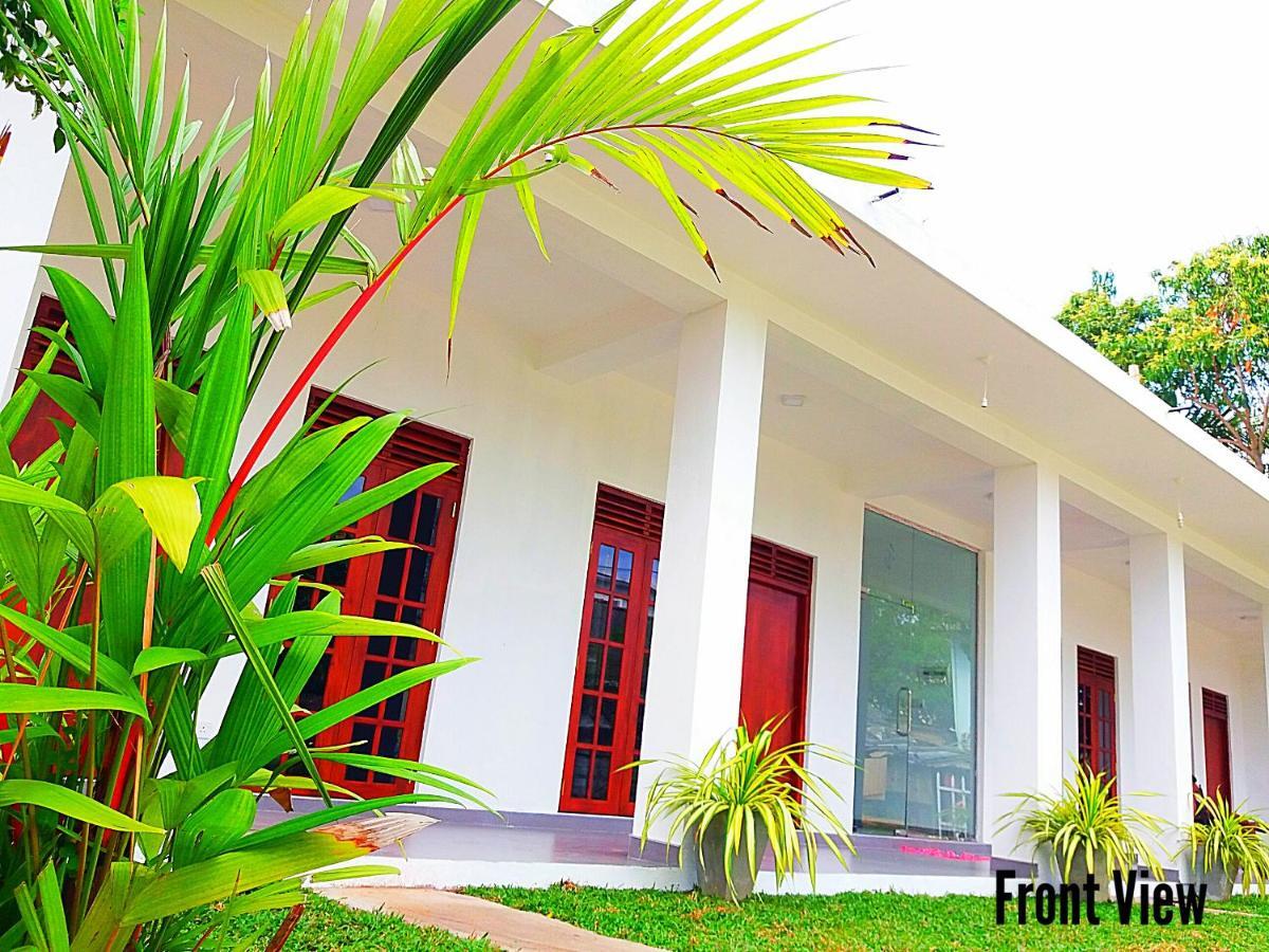 A&B Resort Negombo Kudapaduwa Habitación foto